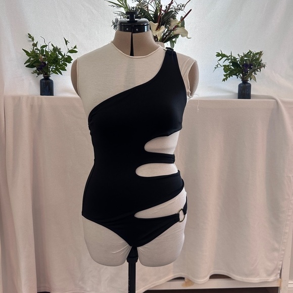 FREDERICK'S OF HOLLYWOOD AIRLIE CUT OUT ONE PIECE BATHING SUIT - NWT - Picture 4 of 9